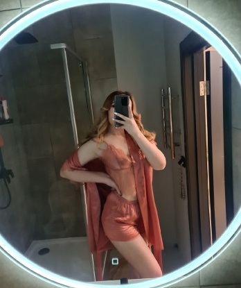 Встреча со мной - это настоящий коктейль из наслаждения и искушения. Я создам атмосферу полного расслабления и удовольствия. Мои услуги включают прекрасный классический секс, оральные ласки, массаж, стриптиз и многое другое. У меня отличные отзывы от моих предыдущих клиентов, они говорят обо мне только в самых лестных тонах. В моей галерее фото представлены все мои достоинства. Живу я в самом сердце Москвы и готова подарить вам незабываемый отдых нашей любовной встречи. Давайте подарим друг другу море страсти и наслаждения! 🔥💋🌹 656, 29 лет