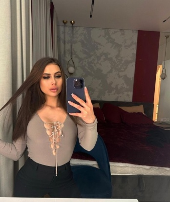 Открой для себя мир наслаждения и страсти вместе со мной - опытной и чувственной блондинкой. Я знаю, что тебе нужно, и готова предложить это в полной мере. 812, 23 года